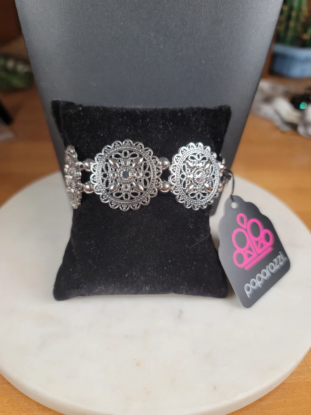 Paparazzi Silver Filigree Medallion Bracelet